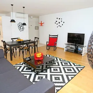 Luxury Apts Leone Centre Split